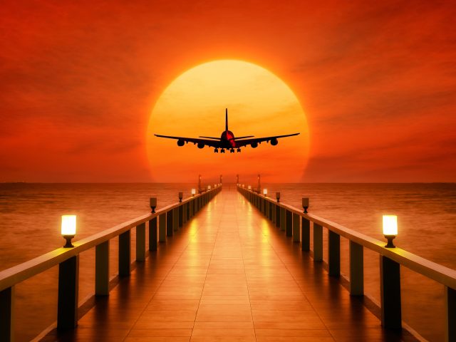 airplane_sunset_takeoff-640x480.jpg